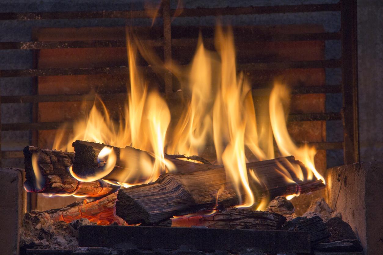 Un joli feu dans la cheminée